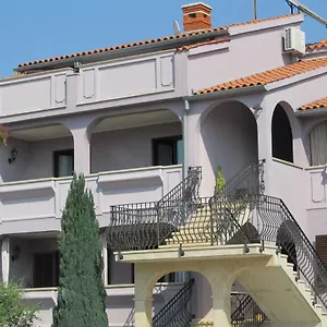 Purple House Appartamento Pola